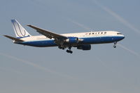 N647UA @ EBBR - Arrival of flight UA972 to RWY 02 - by Daniel Vanderauwera