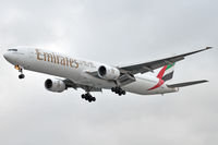 A6-EMU @ EGLL - Emirates - by Artur Bado?