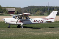 SE-LZH @ ESVQ - Scandinavian Aviation Academy Cessna 172R