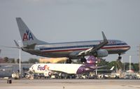 N916AN @ MIA - American 737-800 - by Florida Metal