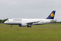 D-AIZG @ EIDW - Lufthansa A320 at Dublin - by Terry Fletcher