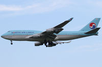 HL7482 @ VIE - Korean Air Cargo - by Joker767