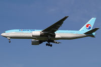 HL7766 @ VIE - Korean Air - by Joker767