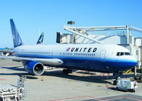 N662UA @ EHAM - United Airlines - by Chris Hall