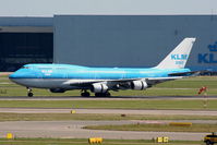 PH-BFC @ EHAM - KLM Royal Dutch Airlines - by Chris Hall