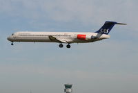 LN-RMT @ EBBR - Flight SK589 is descending to RWY 25L - by Daniel Vanderauwera