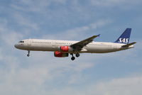 LN-RKI @ EBBR - Arrival of flight SK593 to RWY 25L - by Daniel Vanderauwera