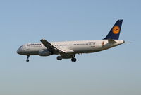 D-AIRY @ EBBR - Flight LH1004 is descending to RWY 25L - by Daniel Vanderauwera