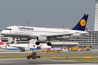 D-AIZH @ VIE - Lufthansa - by Chris Jilli
