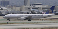 N572UA @ KLAX - Arriving at LAX - by Todd Royer