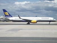 TF-FIV @ LFPG - as with the overwhelming majority of passenger configurated Seven-Fives in Icelandair fleets, # 956 can accomodate 22 guests in Saga business class and 167 fellow travellers in economy - by Alain Durand