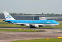 PH-BFS @ EHAM - KLM Royal Dutch Airlines - by Chris Hall
