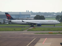 N801NW @ AMS - Taxi to the runway of  Schiphol Airport - by Willem Goebel