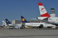OE-LBN @ LOWW - Austrian Airlines Airbus 320 - by Dietmar Schreiber - VAP