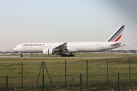 F-GSQB @ LFPG - with new Air France shem - by B777juju