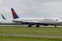 N194DN @ EHAM - Delta Airlines 767-300 - by Andy Graf-VAP