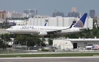 N37437 @ FLL - United 737 - by Florida Metal