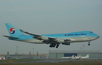 HL7605 @ LOWW - Korean Air Boeing 747 - by Thomas Ranner