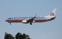 N814NN @ MIA - American 737 - by Florida Metal