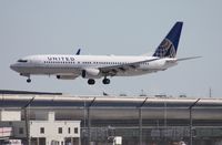 N14237 @ MIA - United 737 - by Florida Metal