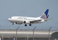 N32626 @ MIA - United 737 - by Florida Metal