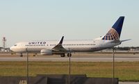 N76528 @ MIA - United 737 - by Florida Metal