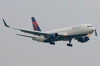 N1612T @ EHAM - Delta Airlines 767-300 - by Andy Graf-VAP