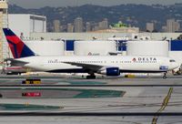 N139DL @ KLAX - Delta United Way plane - by Jonathan Ma