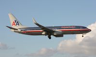 N825NN @ MIA - American 737 - by Florida Metal