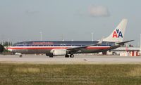N833NN @ MIA - American 737 - by Florida Metal