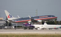 N840NN @ MIA - American 737 - by Florida Metal