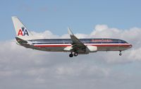 N992AN @ MIA - American 737 - by Florida Metal