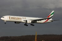 A6-EMO @ EDDL - Emirates, Boeing 777-31H, CN: 28680/0300 - by Air-Micha