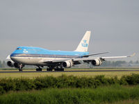 PH-BFG @ EHAM - Landing on runway R18 of Amsterdam Airport. - by Willem Goebel