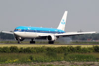 PH-BZO @ AMS - Landing on runway R18 of Amsterdam Airport - by Willem Goebel