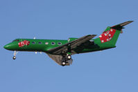 N468HW @ LAS - A very cool paint scheme on this 1975 Gulfstream G-II N468HW (FLT PWA468) from Philadelphia Int'l (KPHL) on short final to RWY 25L. - by Dean Heald