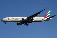 A6-ECI @ LOWW - Emirates approach VIE - by Loetsch Andreas