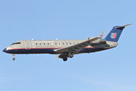 N958SW @ KORD - SkyWest Bombardier CL-600-2B19, SKW6375 arriving from KCMX, RWY 28 approach KORD. - by Mark Kalfas