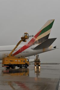 A6-ECO @ LOWW - Emirates Boeing 777-300 - by Dietmar Schreiber - VAP