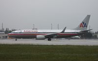N983AN @ MIA - American 737 - by Florida Metal