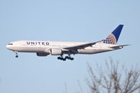 N774UA @ KORD - United Airlines Boeing 777-222, UAL941 arriving from EDDF / FRA, RWY 27L approach KORD. - by Mark Kalfas