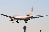 N221UA @ KORD - United Airlines Boeing 777-222, UAL850 arriving from Beijing ZBAA / PEK, RWY 28 approach KORD. - by Mark Kalfas