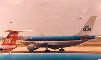 PH-AGF @ EHAM - KLM - by Henk Geerlings