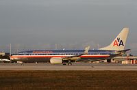 N881NN @ KMIA - Boeing 737-800 - by Mark Pasqualino