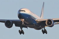 N785UA @ KORD - United Airlines N785UA Boeing 777-222 RWY 28 approach KORD. - by Mark Kalfas