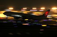 N707DN @ KLAX - Delta 17 departs LAX and off to SYD - by Jonathan Ma