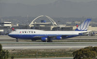 N182UA @ KLAX - Just arrived at LAX on 25L - by Todd Royer
