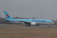 HL8251 @ LOWW - Korean Air Cargo Boeing 777F - by Andreas Ranner