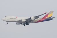 HL7616 @ LOWW - Asiana 747-400 - by Andy Graf-VAP
