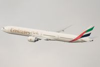 A6-EBR @ LOWW - Emirates 777-300 - by Andy Graf-VAP